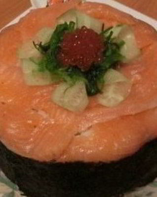 Праздничный суши-торт с креветками