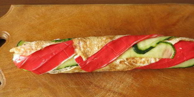 радужные суши с крабовыми палочками