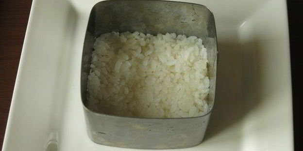 суши мини-торт с крабовыми палочками