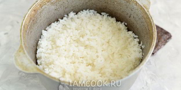 суши нигири и гунканы с лососем