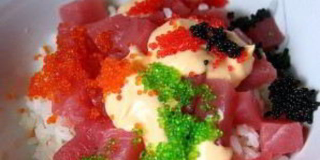 суши с икрой летучей рыбы