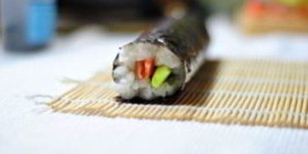 суши с семгой и огурцом