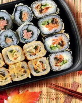 Суши с угрем и авокадо