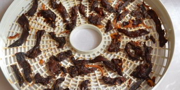 вяленое куриное мясо в сушилке