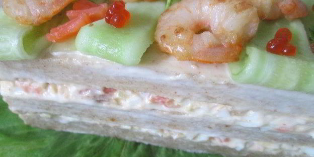 исландский сэндвич с лососем и креветками