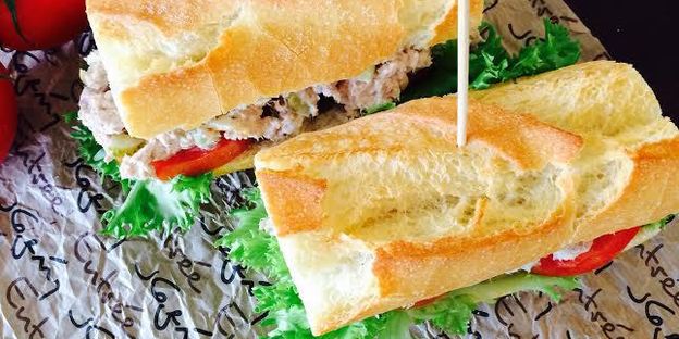 классический сэндвич с тунцом