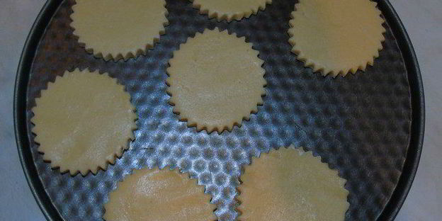 мини-сэндвичи с малиновым конфитюром