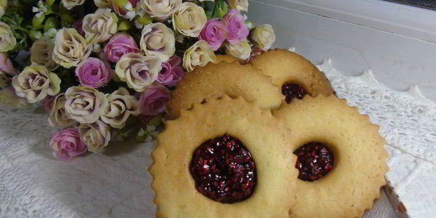 мини-сэндвичи с малиновым конфитюром