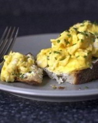 Сэндвич американский с сыром и яйцом