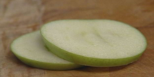 сэндвич из яблока с сельдью по-кончаловски