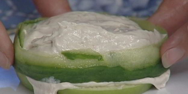 сэндвич из яблока с сельдью по-кончаловски