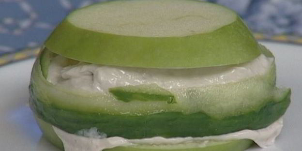 сэндвич из яблока с сельдью по-кончаловски