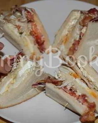 Сэндвич с беконом и салатом