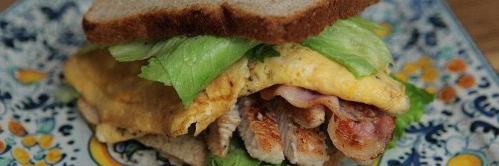 Сэндвич с индейкой и беконом