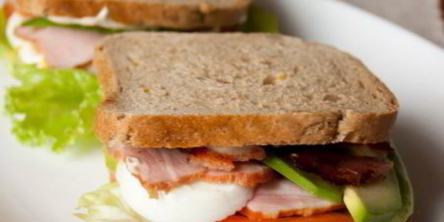 сэндвич с кобб-салатом