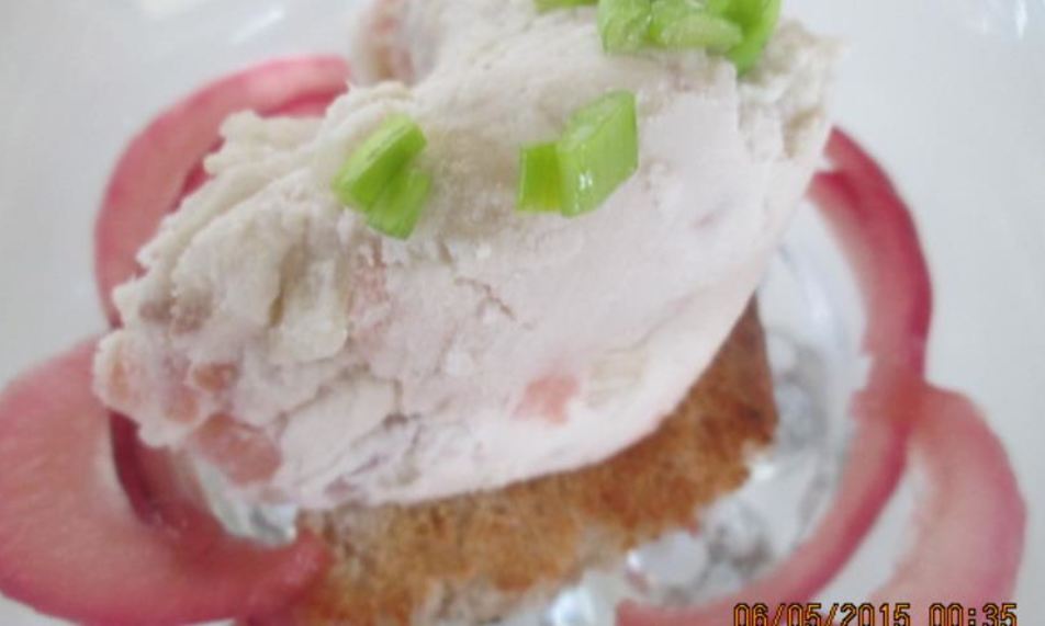 Рецепт сэндвича с мороженым из сельди и маринованным луком