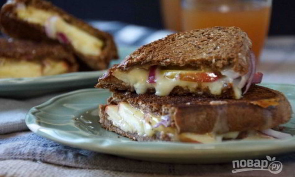Рецепт сэндвич с сыром, яблоком и луком