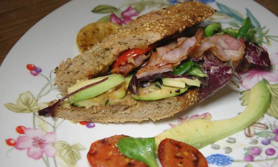 Рецепт сэндвича с цукини, помидорами и авокадо