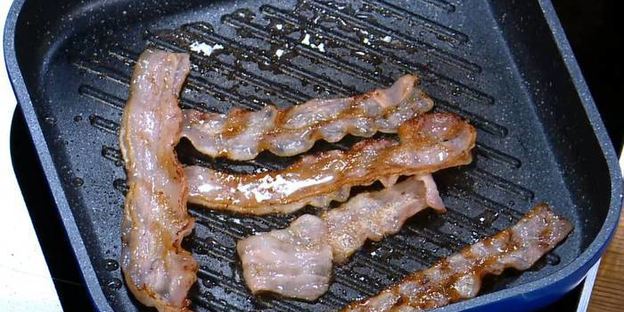 сэндвич с цукини, помидорами и авокадо