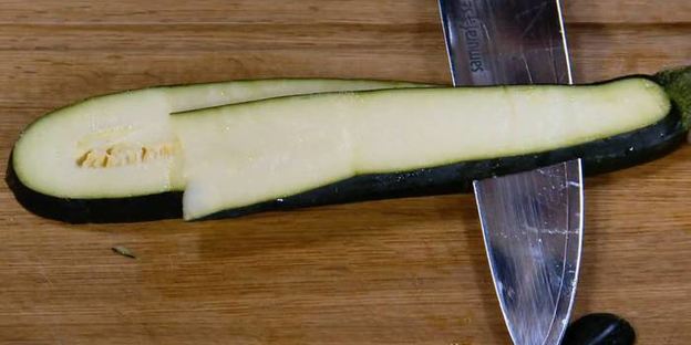 сэндвич с цукини, помидорами и авокадо