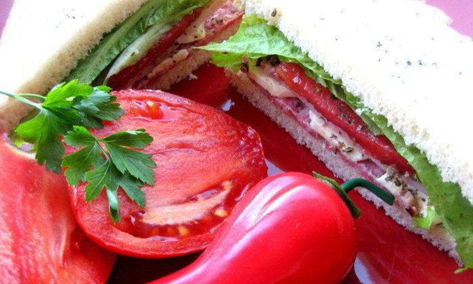 Рецепт сэндвича с ветчиной и салями