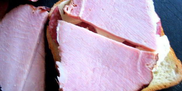 сэндвич с ветчиной и салями