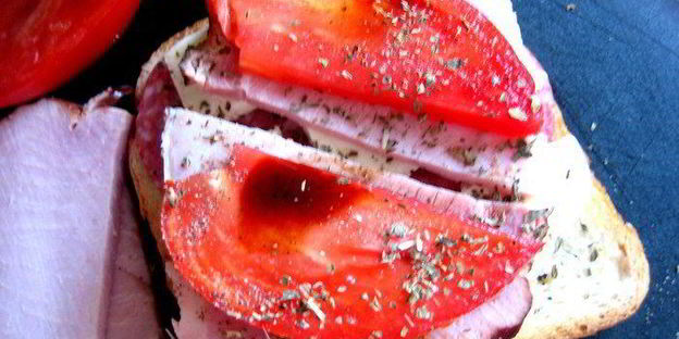 сэндвич с ветчиной и салями