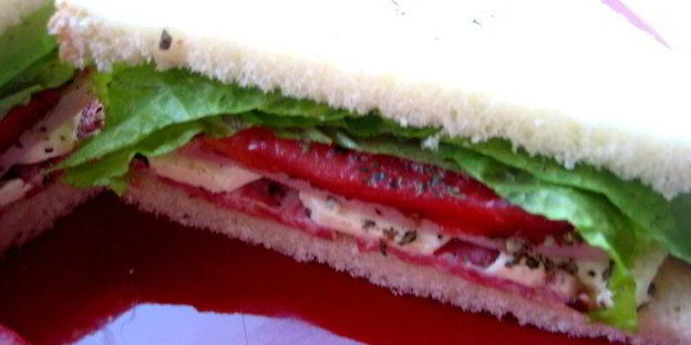 сэндвич с ветчиной и салями