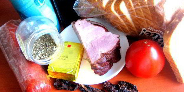 сэндвич с ветчиной и салями