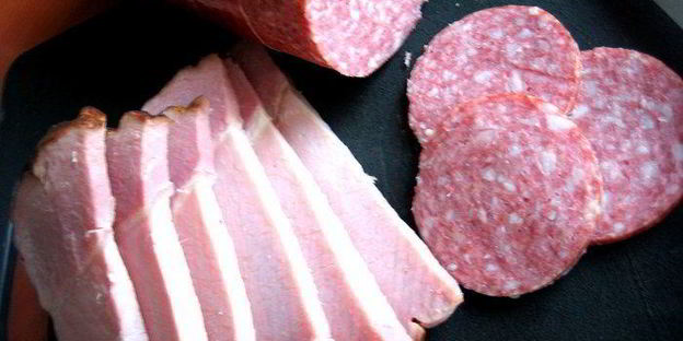 сэндвич с ветчиной и салями