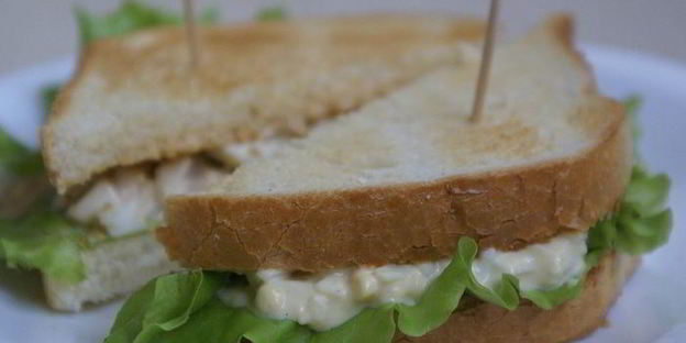 сэндвич с яичным салатом