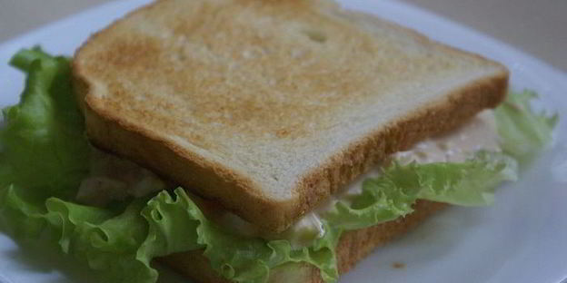 сэндвич с яичным салатом