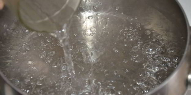 сэндвич с яйцом-пашот и салатом