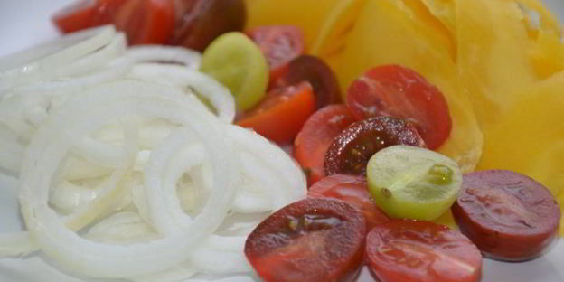 сэндвич с яйцом-пашот и салатом