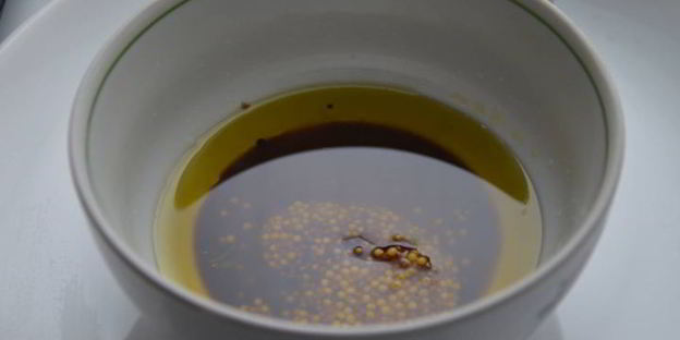 сэндвич с яйцом-пашот и салатом