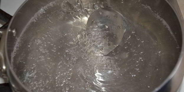 сэндвич с яйцом-пашот и салатом