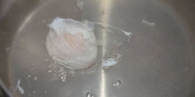 сэндвич с яйцом-пашот и салатом