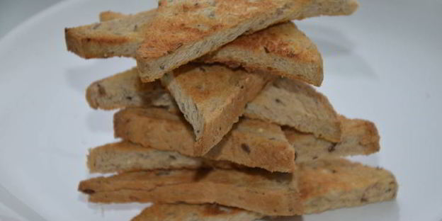 сэндвич с яйцом-пашот и салатом