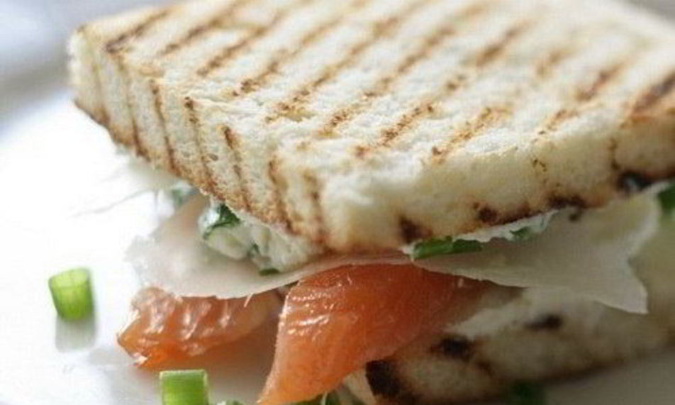 Рецепт сэндвича со слабосоленой семгой и сливочным сыром