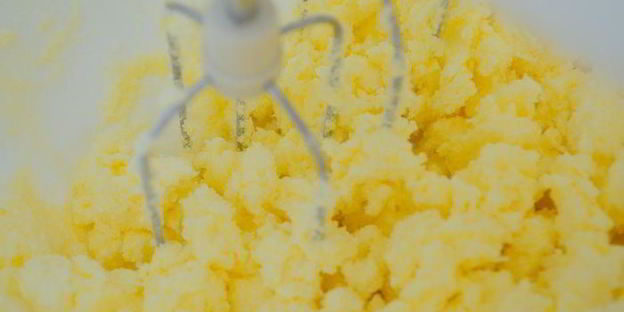 сэндвич виктория с клубничным джемом и сливочным кремом