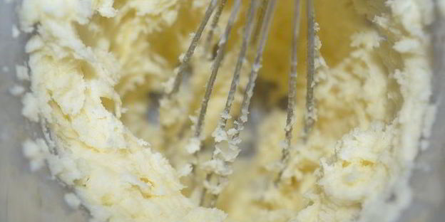 сэндвич виктория с клубничным джемом и сливочным кремом