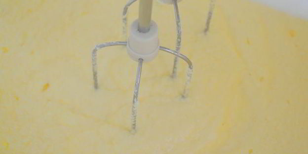 сэндвич виктория с клубничным джемом и сливочным кремом