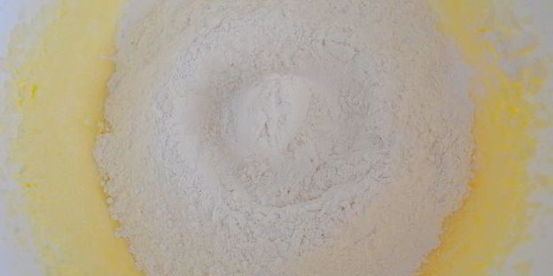 сэндвич виктория с клубничным джемом и сливочным кремом