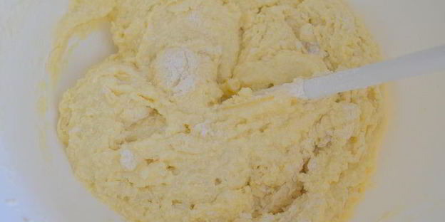 сэндвич виктория с клубничным джемом и сливочным кремом