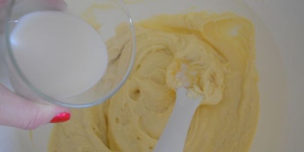 сэндвич виктория с клубничным джемом и сливочным кремом