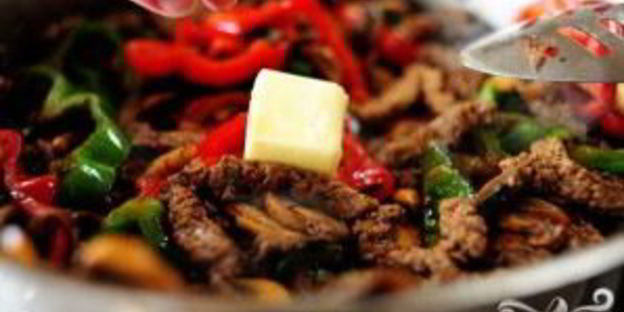 сэндвичи с говядиной, болгарским перцем и грибами