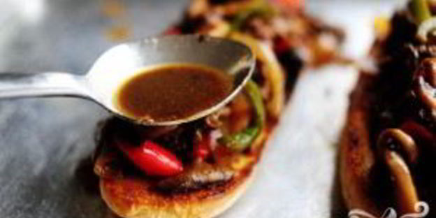 сэндвичи с говядиной, болгарским перцем и грибами