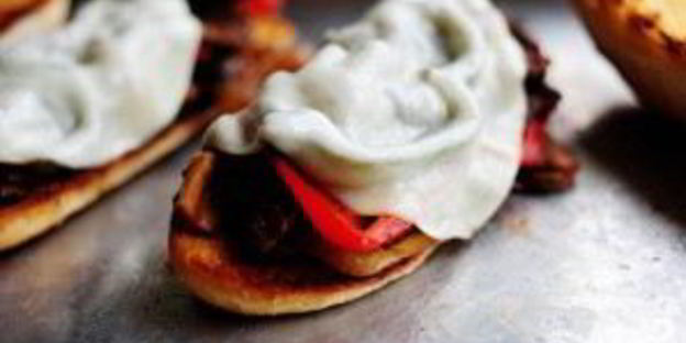 сэндвичи с говядиной, болгарским перцем и грибами