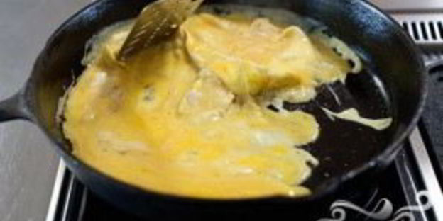 сэндвичи с колбасой и халапеньо