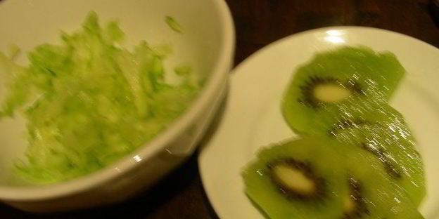 сэндвичи с копченым лососем и киви